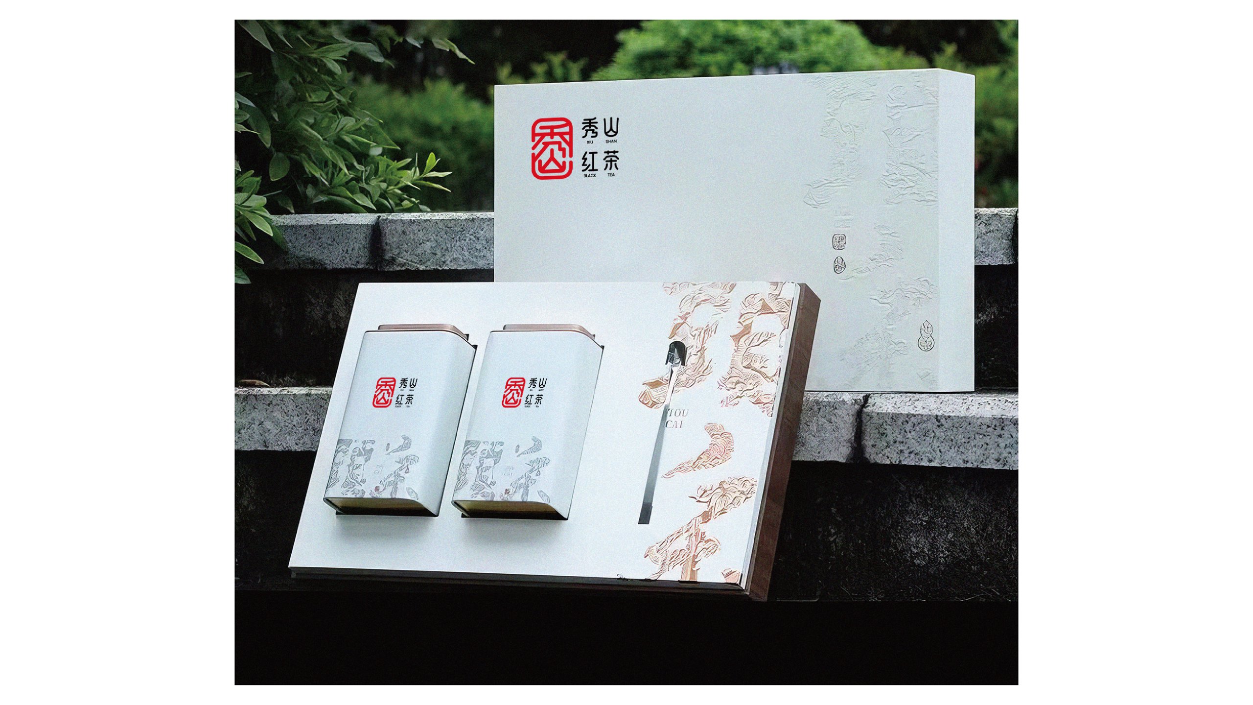 秀山红茶竖向红色LOGO包装效果提案