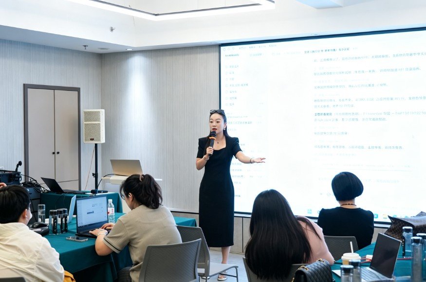 96AI增长圈第25期AI商业沙龙:聚焦AI答案型官网与数据顾问,探讨企业"对外入口"与"对内工具"的双重升级