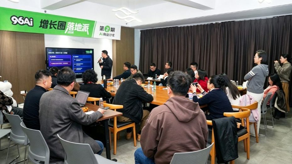 把AI当"运营实习生"用了一年:这门课讲的是协同方法,不是工具清单