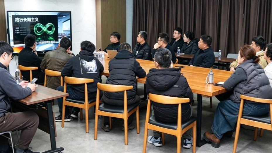 市场人员同时面对两种意图：客户的问题与AI的任务