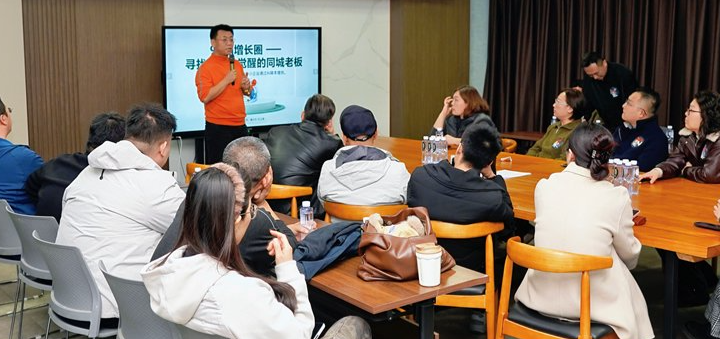 多个AI怎么协同工作？先学会拆任务，再配置AI角色