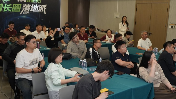 确定AI方向时，怎样同时看价值、资料和执行条件？