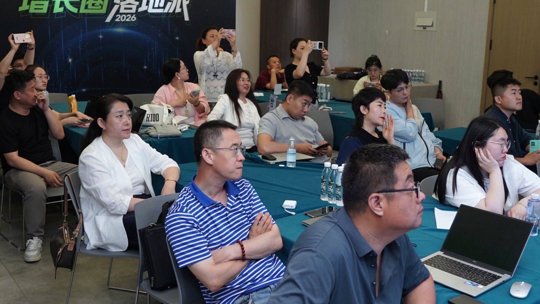 企业AI不能只靠少数高手：如何把个人经验变成团队可复用的方法