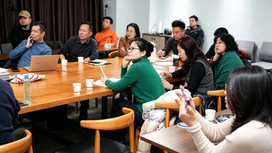 企业IP形象怎么设计?AI如何参与角色设定和视觉优化